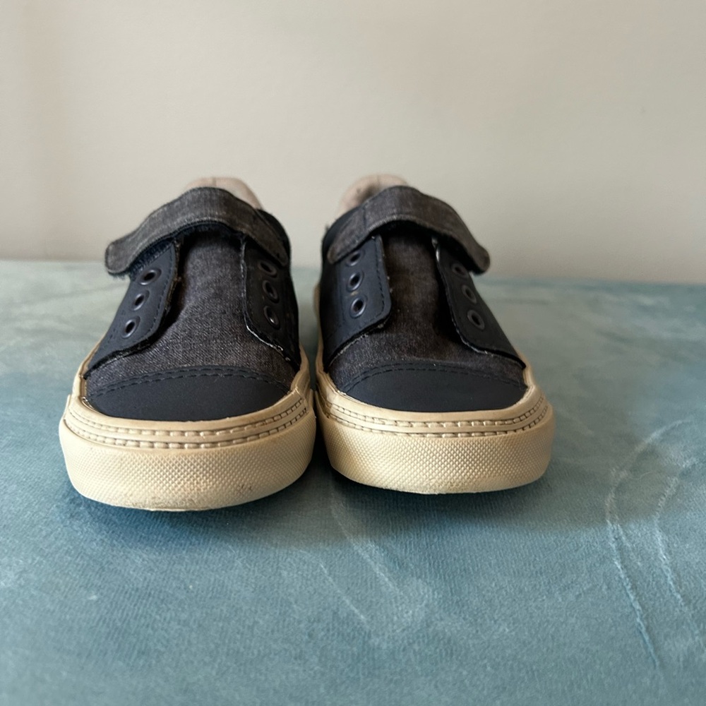 American Eagle toddler size 9 sneakers - Picture 3 of 8